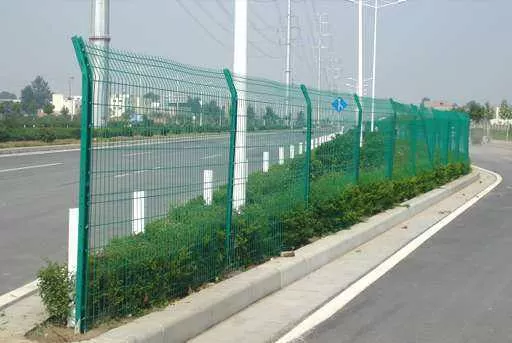Framed mesh panel connected to a round post with the matching fittings